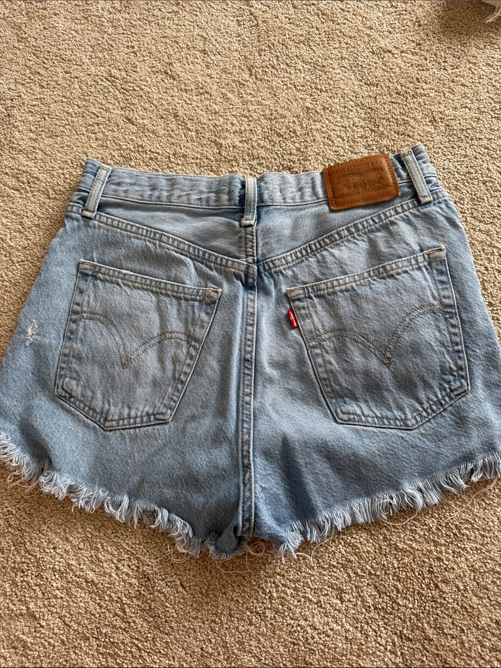Levi’s Ribcage Shorts - Picture 4 of 4